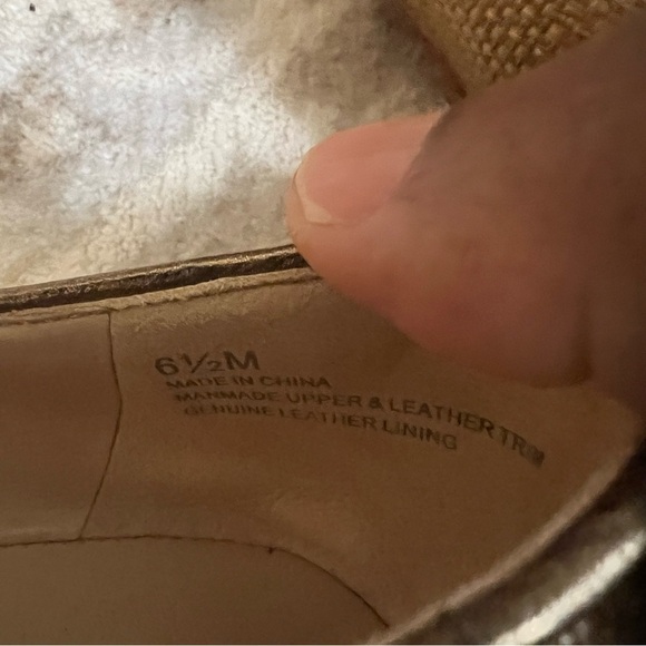 Talbots Couture Soft Gold Metallic Flats with Embellishments, Size 6.5 - Picture 3 of 7